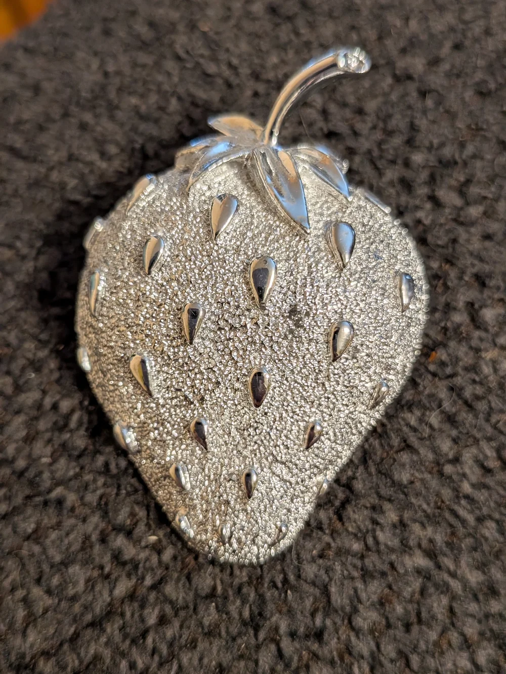 Vintage Sarah Coventry Silver Tone Textured Strawberry Brooch Pin Signed